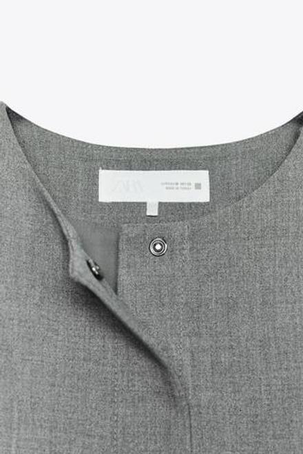 ZARA КОРОТКИЙ ЖИЛЕТ С ПОТАЙНЫМИ ПУГОВИЦАМИ, СЕРЫЙ