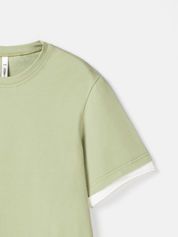 Футболка с контрастной отделкой 