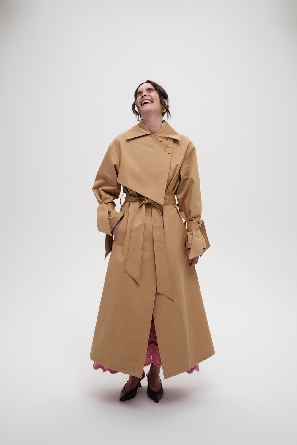 Бежевый тренч с двумя кокетками