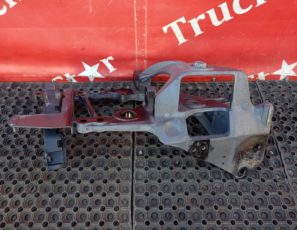 Кронштейн рессоры передней правый 2019 г.