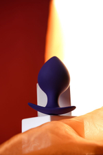 Фиолетовая силиконовая анальная пробка Glob - 10 см. (Цвет: фиолетовый)