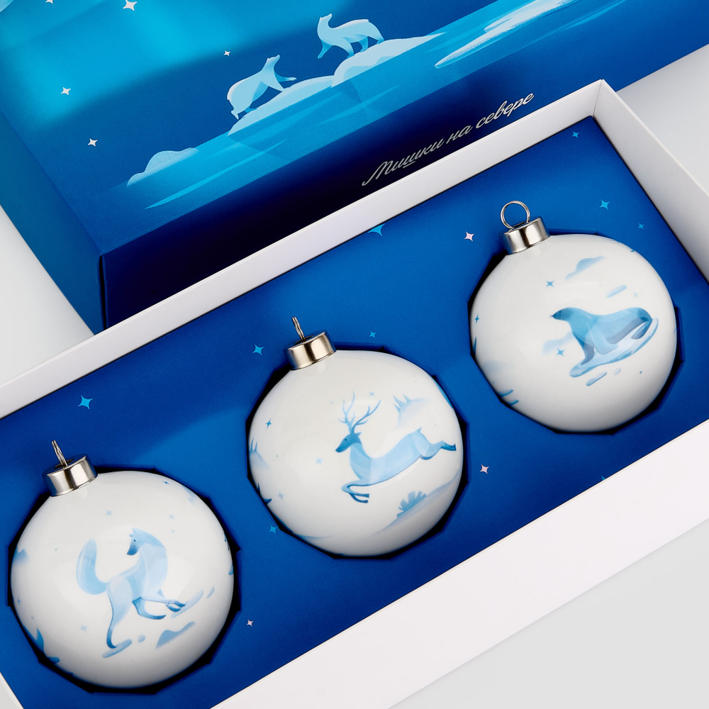 Набор из 3 елочных шаров Farforite «Мишки на севере» в подарочной коробке