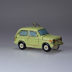 Фарфоровая ёлочная игрушка внедорожник 2121