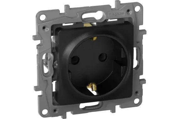 Розетка Legrand Etika с заземлением антрацит 38204
