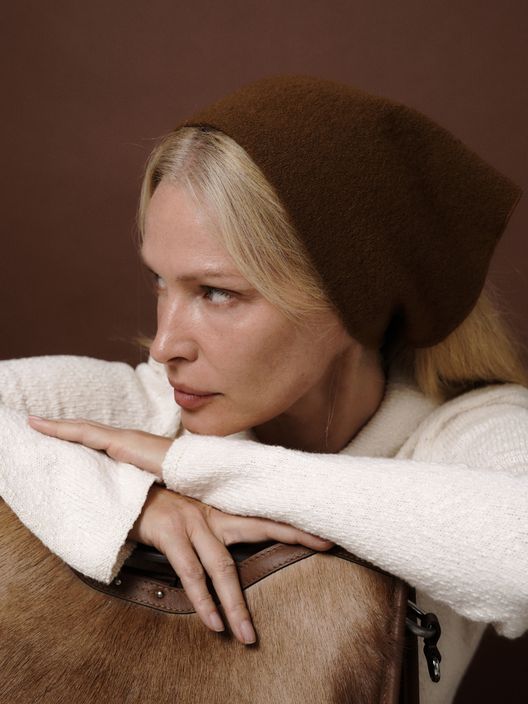 Косынка шерстяная Тайны леса, коричневая / Paki Paki