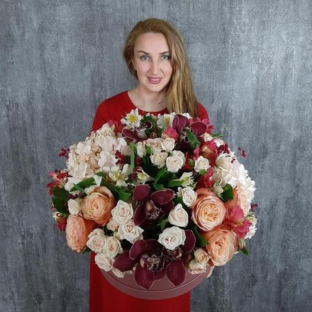 Купить Букет из роз и орхидей «Горячий шоколад»