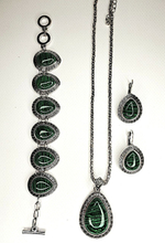 Комплект бижутерии. Подвеска, серьги, браслет с малахитовыми вставками "Малахит" Форма "Капля""