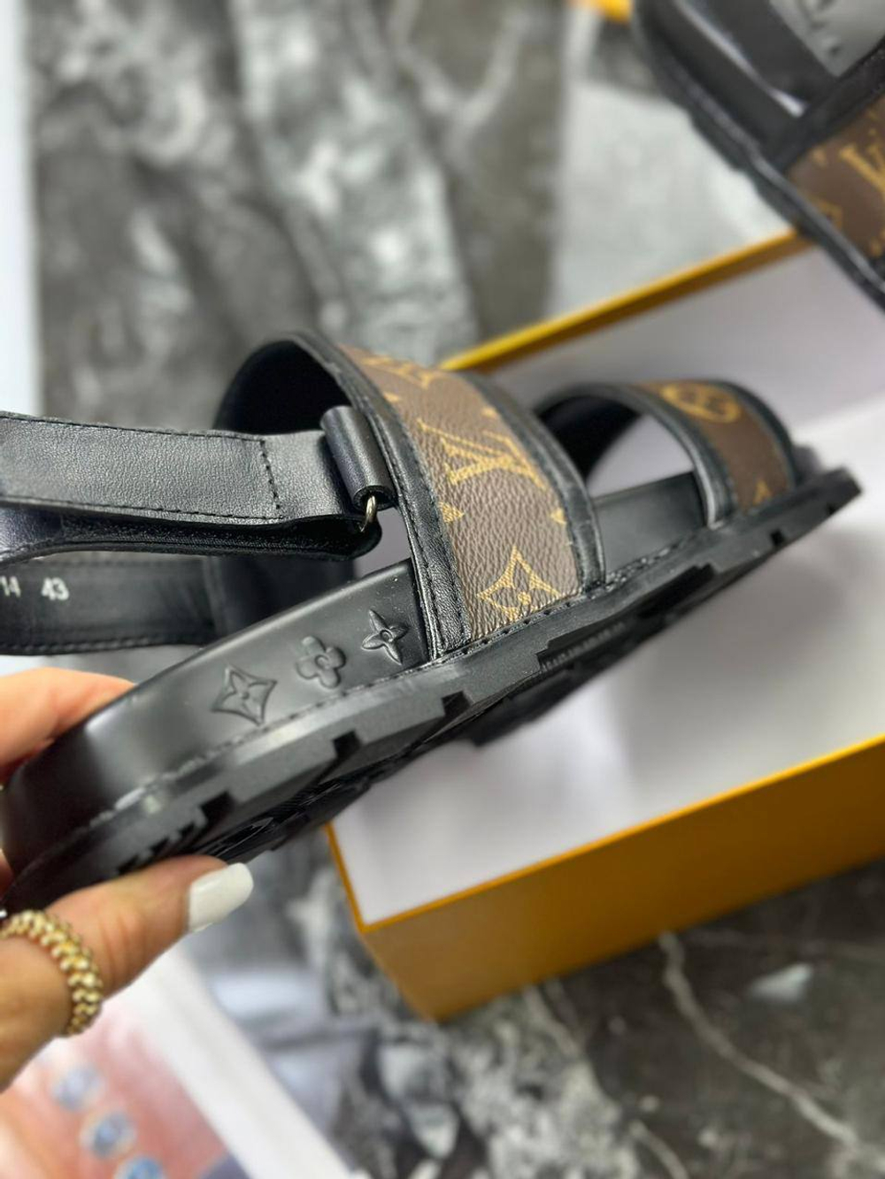 Сандалии Louis Vuitton