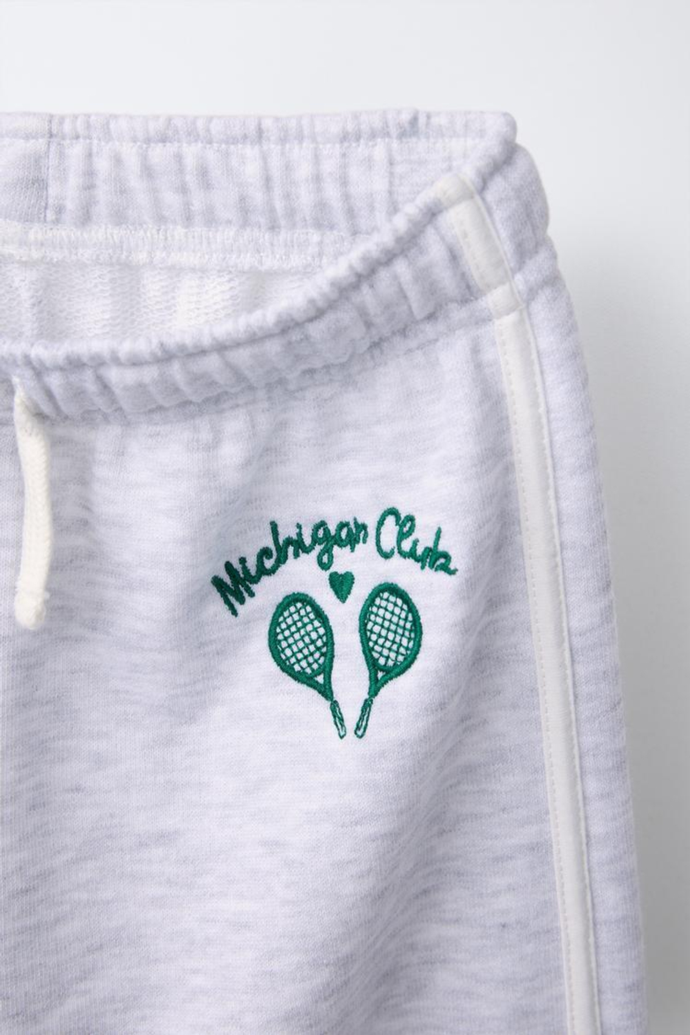 ZARA БРЮКИ В СПОРТИВНОМ СТИЛЕ С ВЫШИВКОЙ, СЕРЫЙ С МЕЛАНЖЕВЫМ ЭФФЕКТОМ