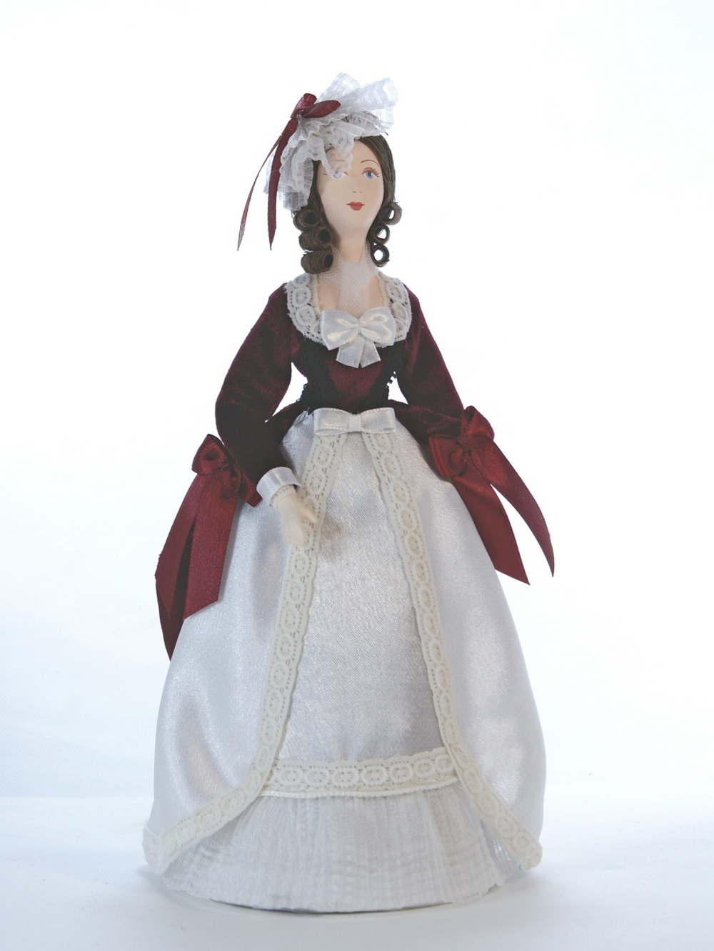 Кукла коллекционная в женском выходном костюме 18 века