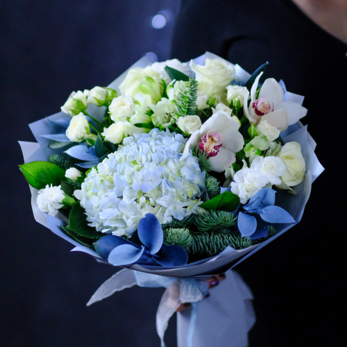 Купить Букет зимний #319 с гортензией и орхидеями