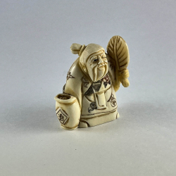 Статуэтка нэцкэ Дзюродзин с круглым веером и сосудом