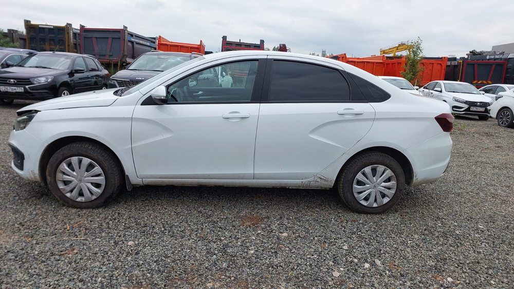 LADA VESTA Седан Life 1.6 106hp 5MT