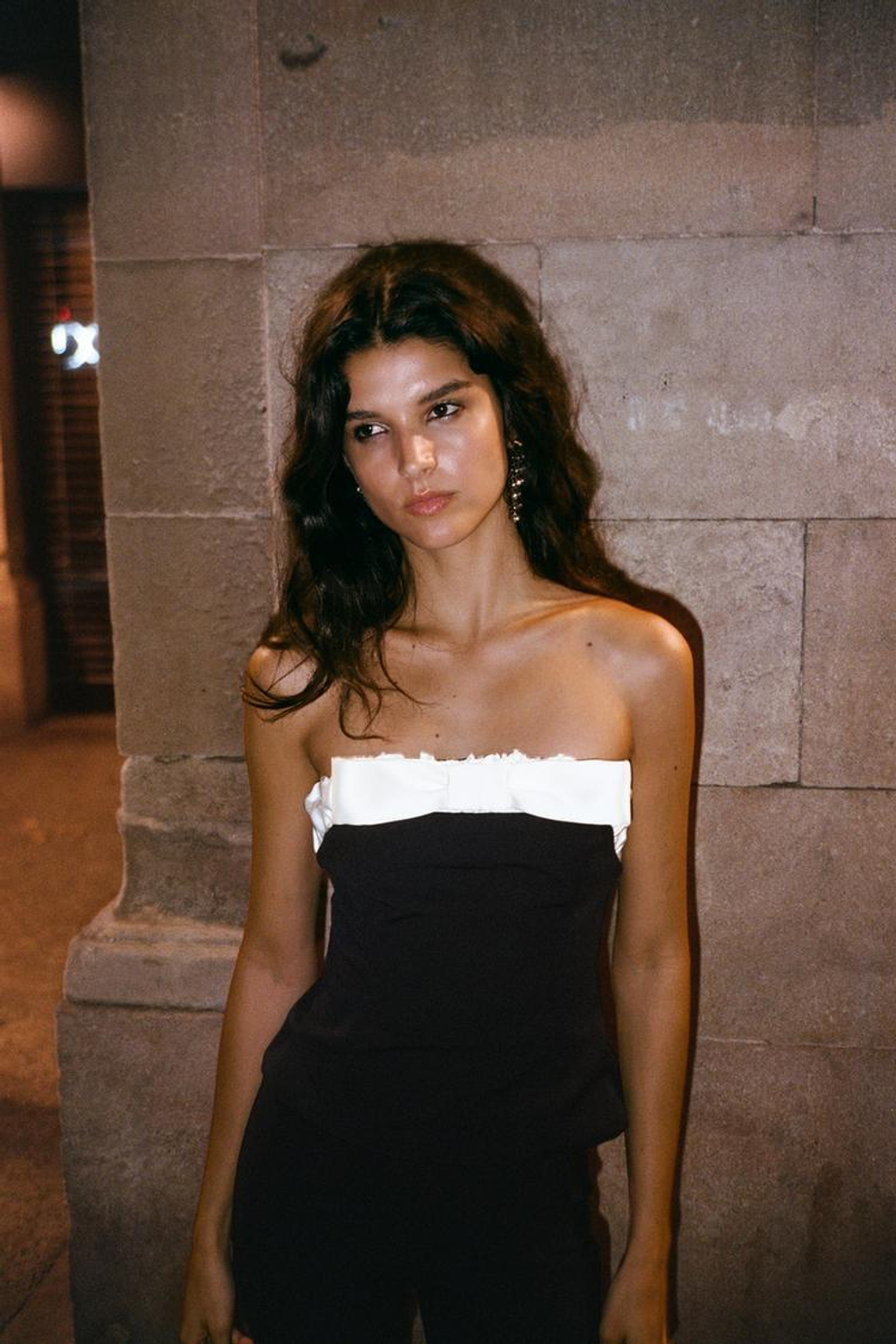 ZARA ТОП БЕЗ БРЕТЕЛЕЙ С КОМБИНИРОВАННЫМ БАНТОМ, ЧЕРНЫЙ