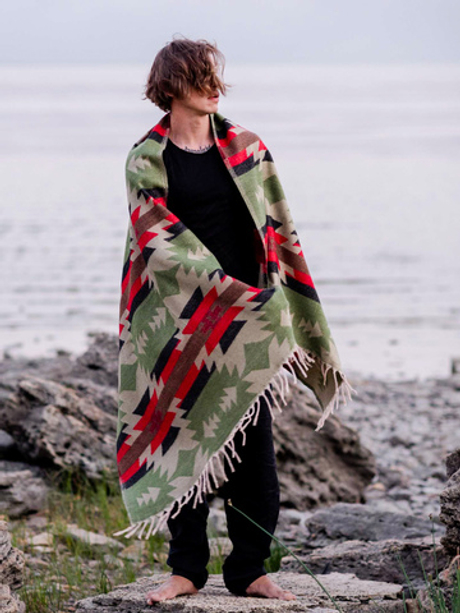 Палантин теплый с орнаментом Навахо