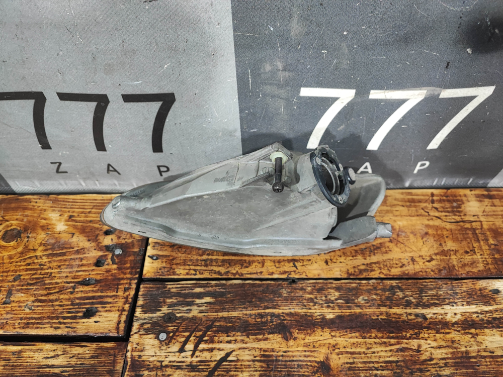 ПТФ передняя правая Lexus RX 2 03-09 Б/У Оригинал 8121048020