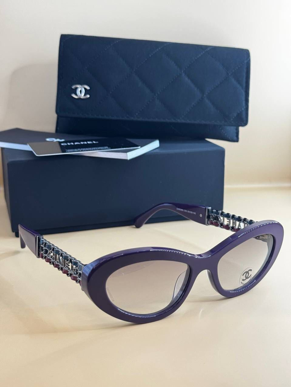 Солнцезащитные очки CHANEL