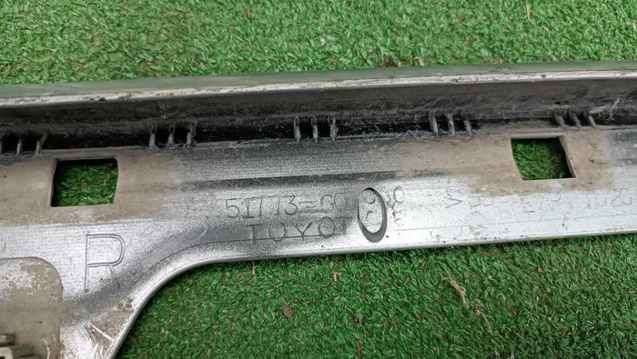 Накладка подножки правая Toyota Land Cruiser Prado (2009-н.в.)