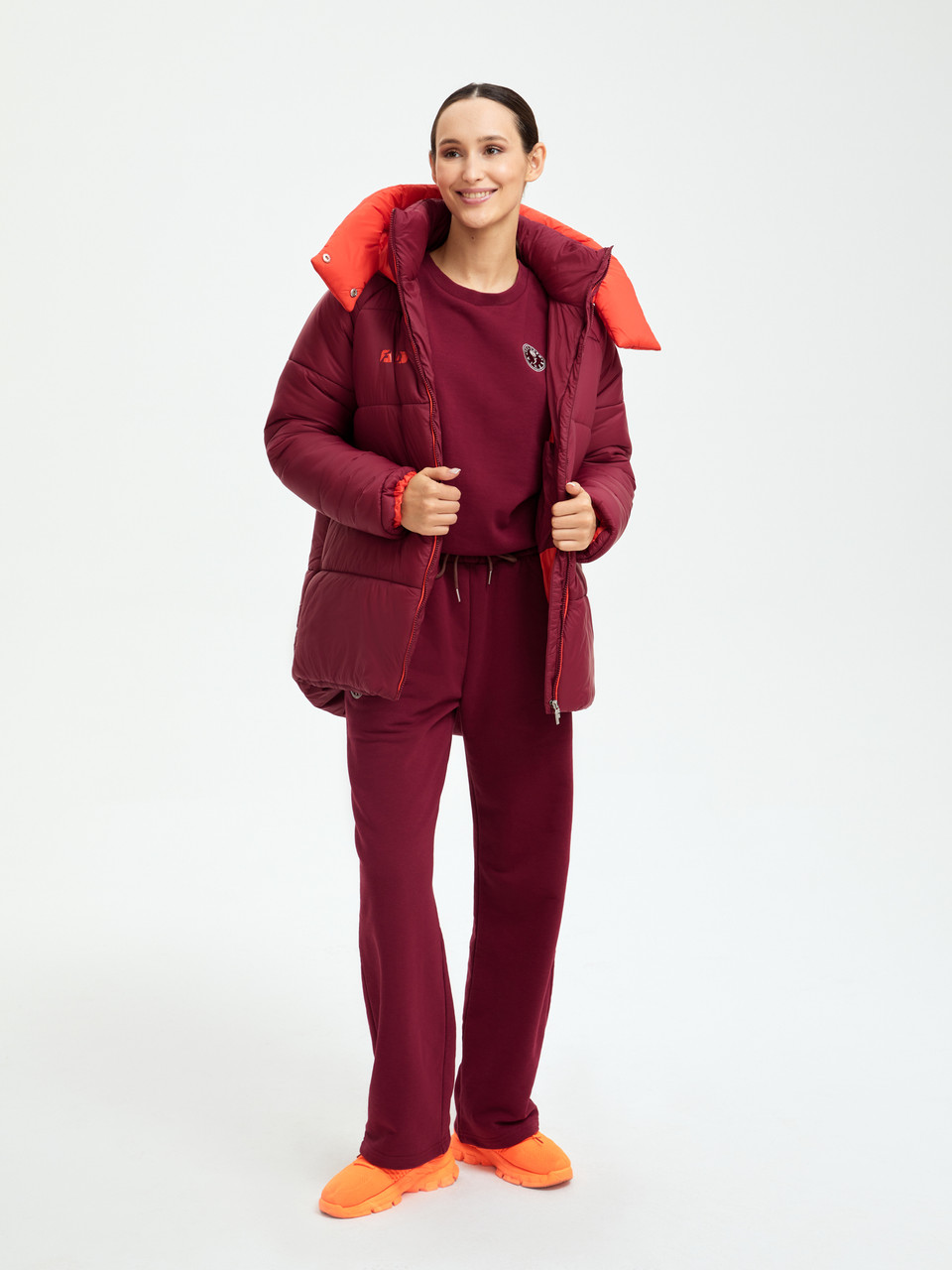 W08121V-RR232 Куртка утепленная женская с капюшоном фото 8