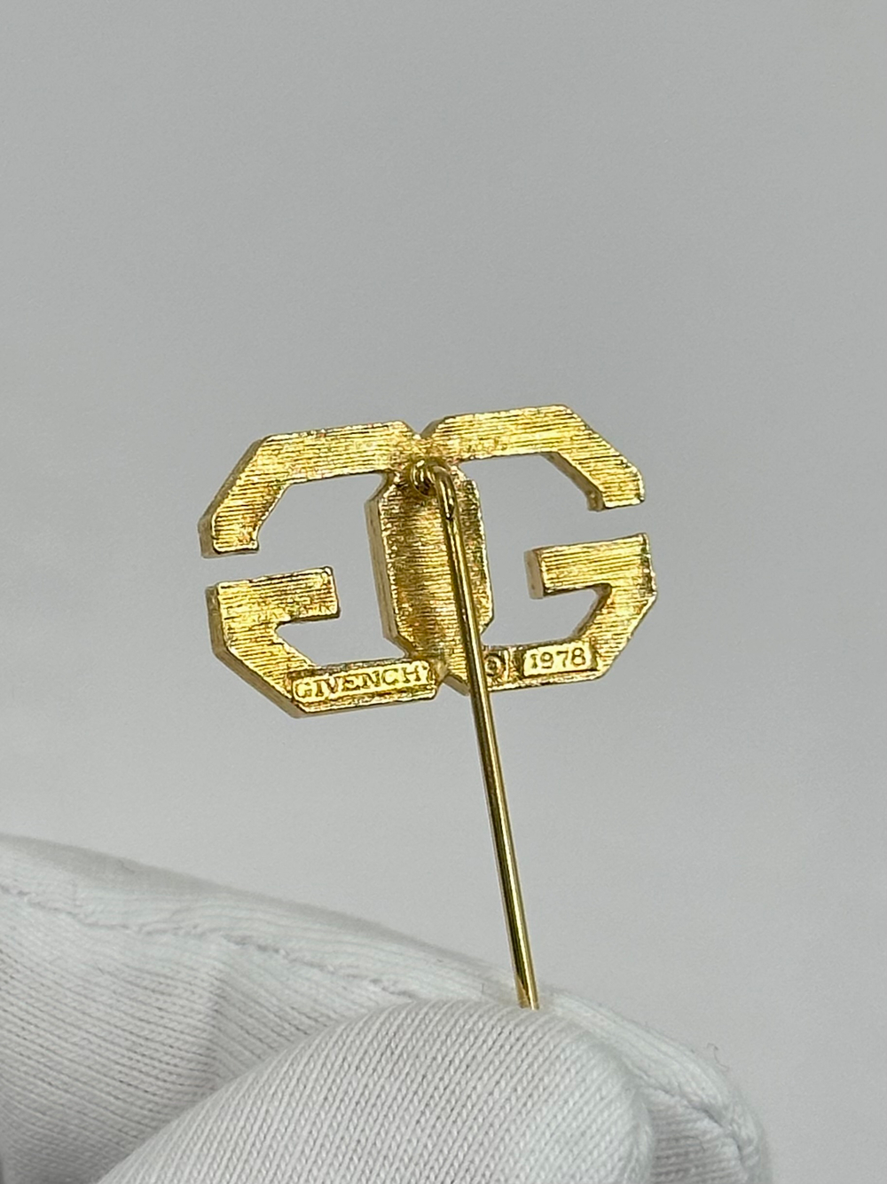 Брошь булавка Лого Givenchy 1978 год