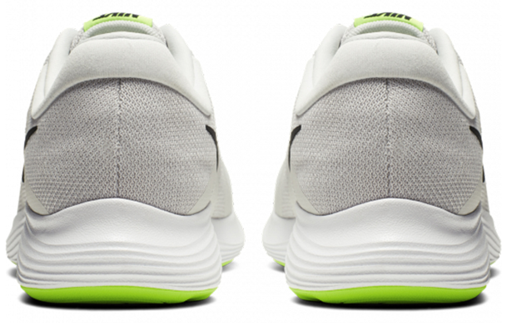 Кроссовки Nike Revolution 4