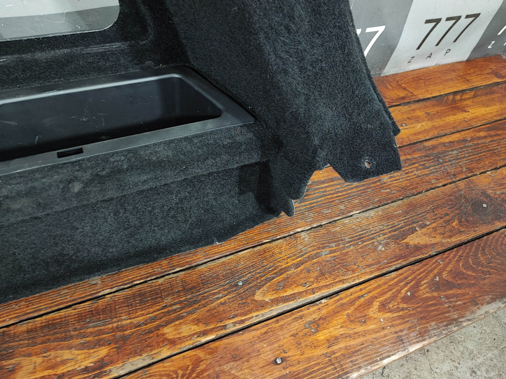 Обшивка багажника правая Geely Tugella 19-нв Б/У Оригинал 8891022549