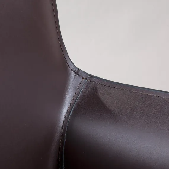 Стул с подлокотниками Barrie коричневая кожа