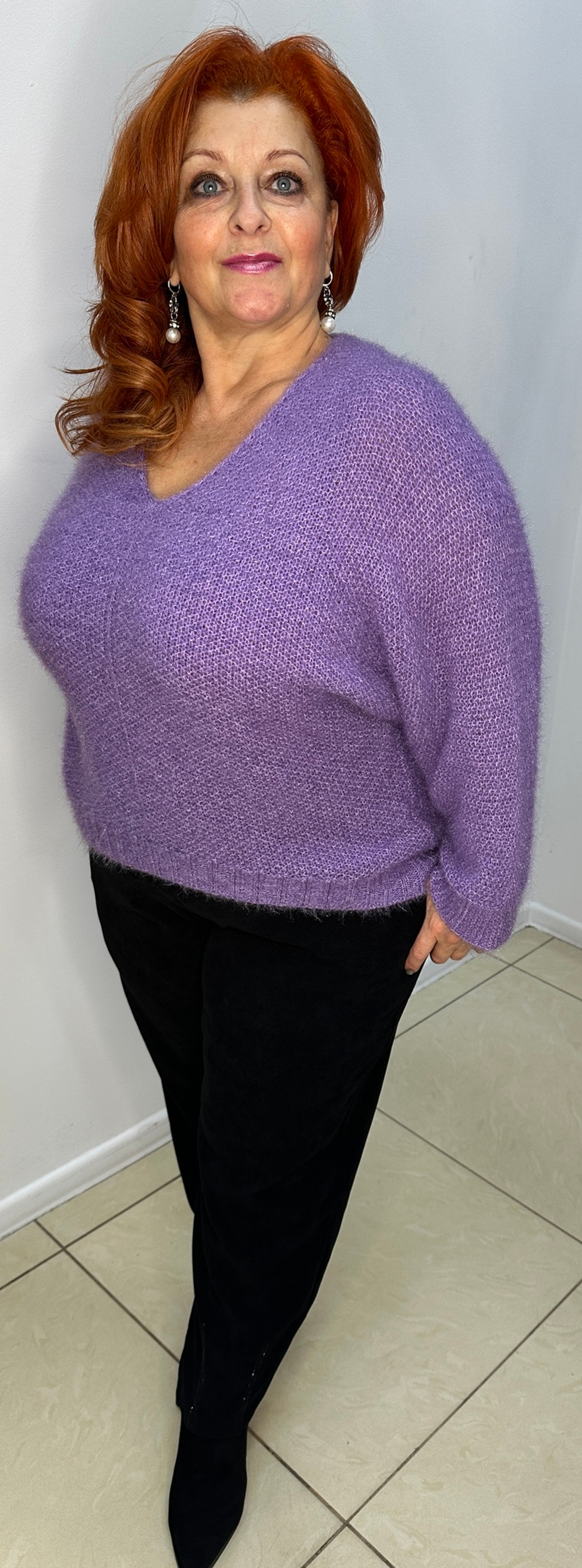 Мохеровый джемпер с V-образным вырезом