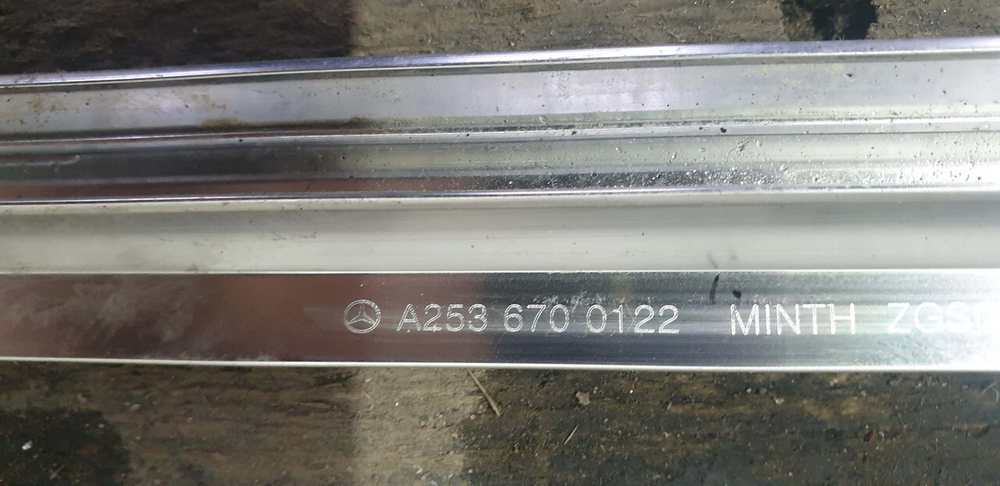 Накладка стекла заднего левого Mercedes GLC (X253) 15-нв Б/У Оригинал A2536700122