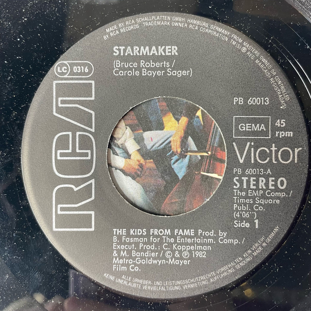 Винтажная виниловая пластинка 7 дюймов (маленькая пластинка) The Kids From Fame, Starmaker / Step Up To The Mike (Германия 1982)