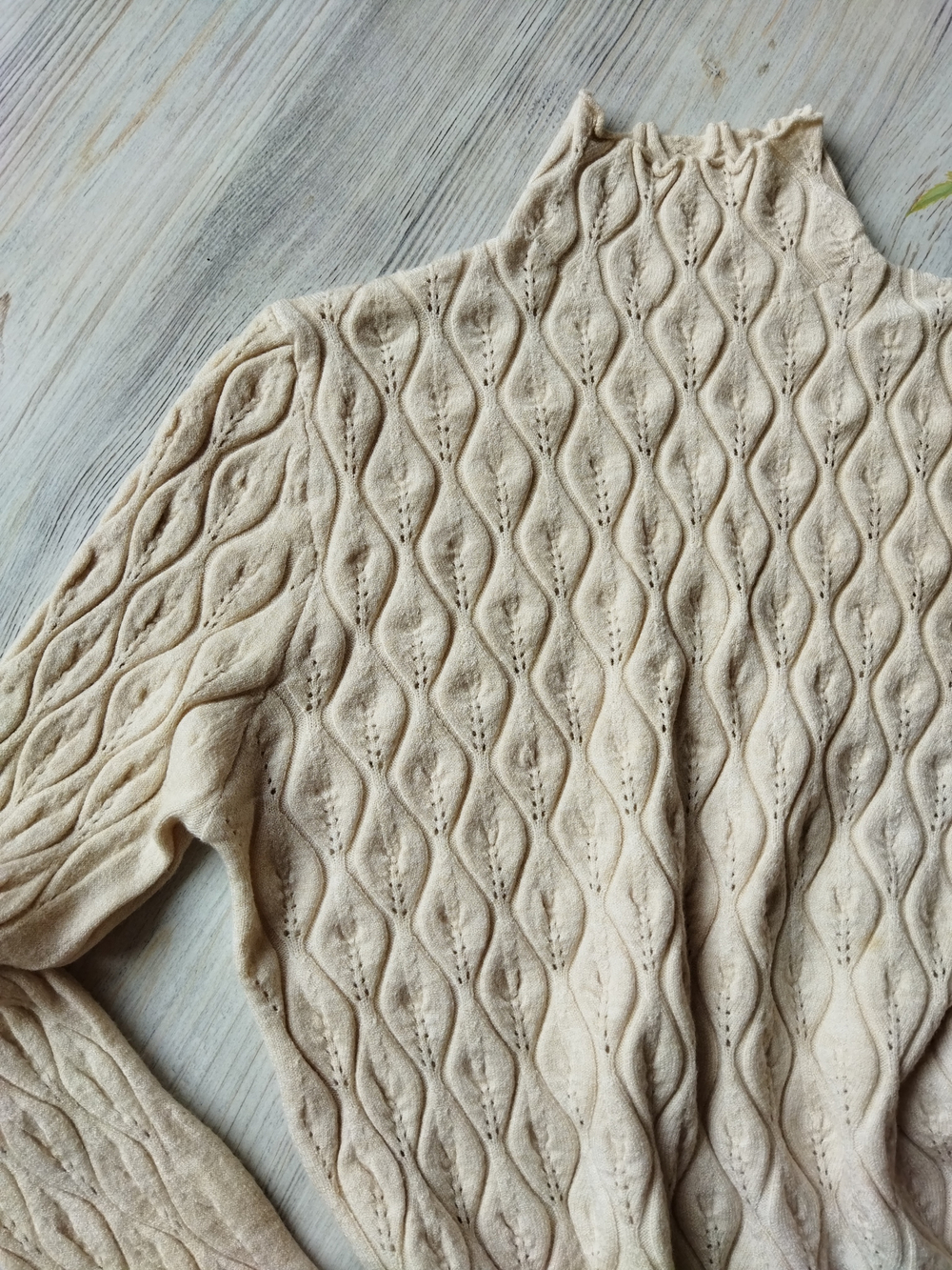 Легкий ажурный лонгслив