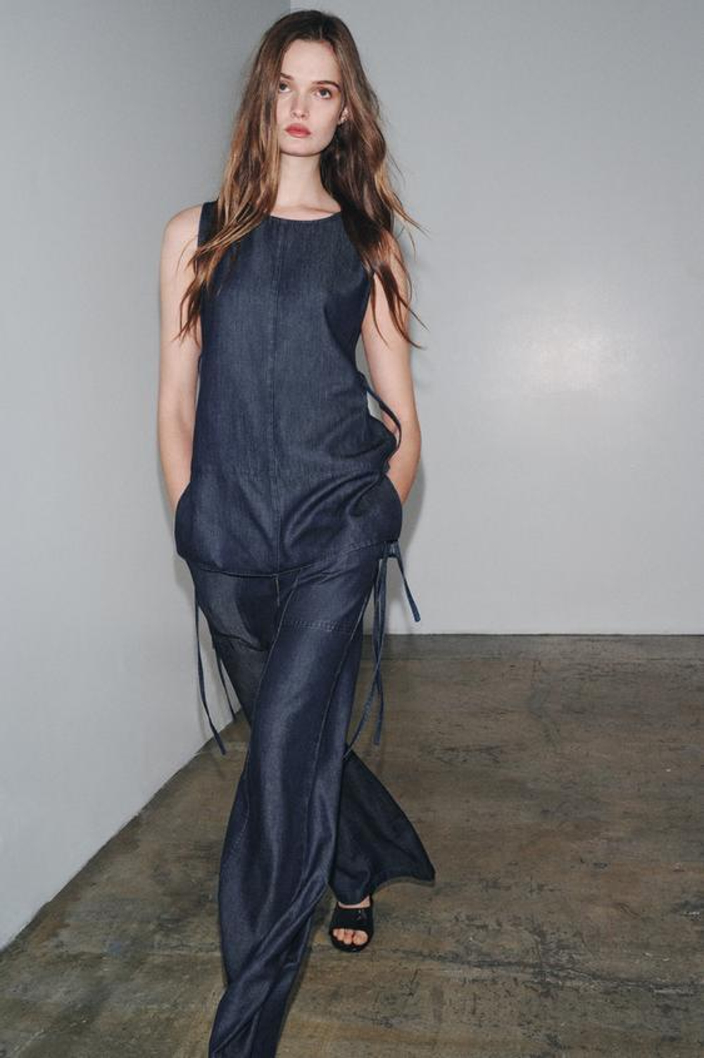 ZARA ДЖИНСОВЫЕ БРЮКИ С ПЕРЕКРЕСТНОЙ ЗАСТЕЖКОЙ — ZW COLLECTION, СИНИЙ