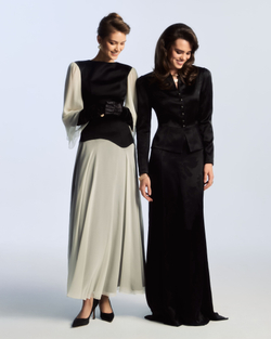 ПЛАТЬЕ ИЗ ШЕЛКА И ШИФОНА С ШИРОКИМИ РУКАВАМИ