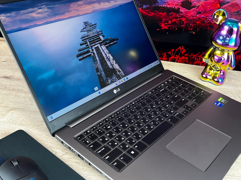 Ноутбук Intel LG GRAM 17 core i7-1260U, 17" 2560x1600 2К IPS, RAM 8GB SSD 256GB, Nvidia GeForce RTX 3050T 4GB, Windows 11