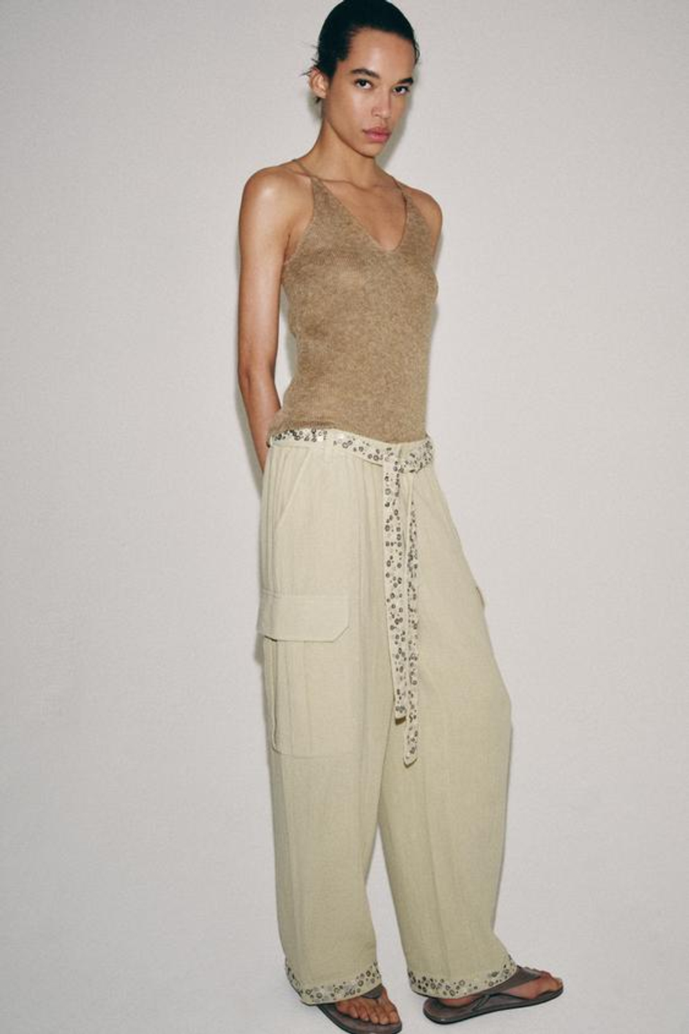 ZARA БРЮКИ КАРГО С ПАЙЕТКАМИ — ZW COLLECTION, СВЕТЛЫЙ ХАКИ