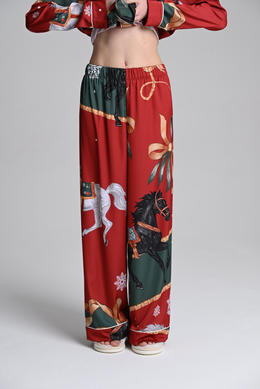 Шелковая пижама тройка с лошадьми - S размер