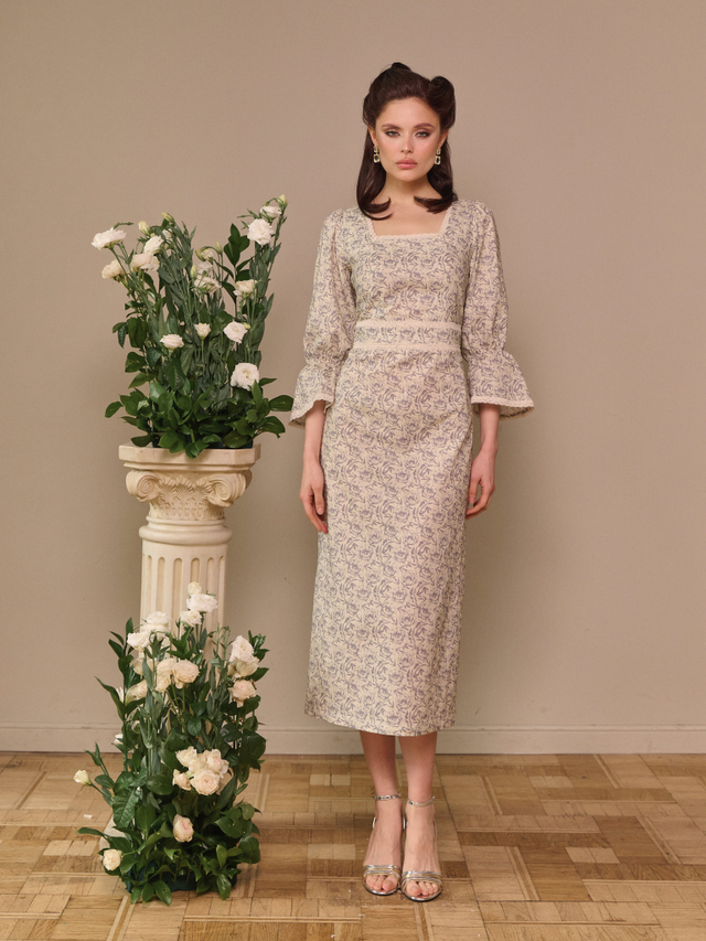 Платье с кружевом длинное