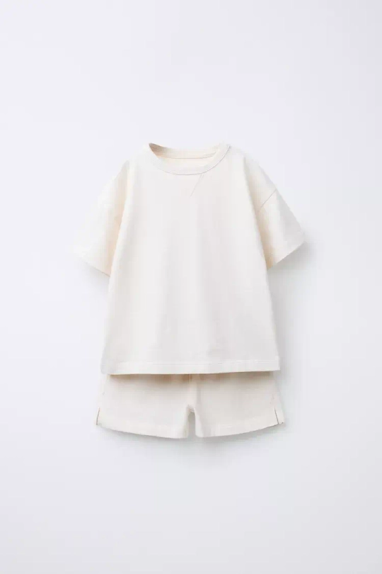 ZARA КОМПЛЕКТ ИЗ ОДНОТОННОЙ ФУТБОЛКИ И ШОРТОВ-БЕРМУДОВ, ЭКРЮ