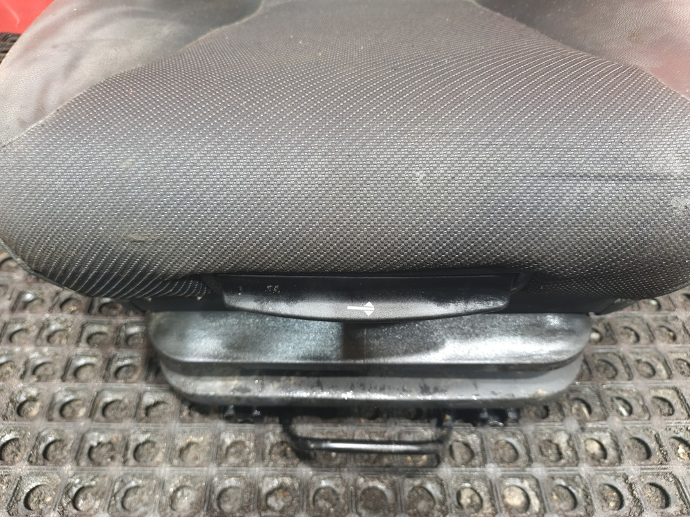 Сиденье переднее левое