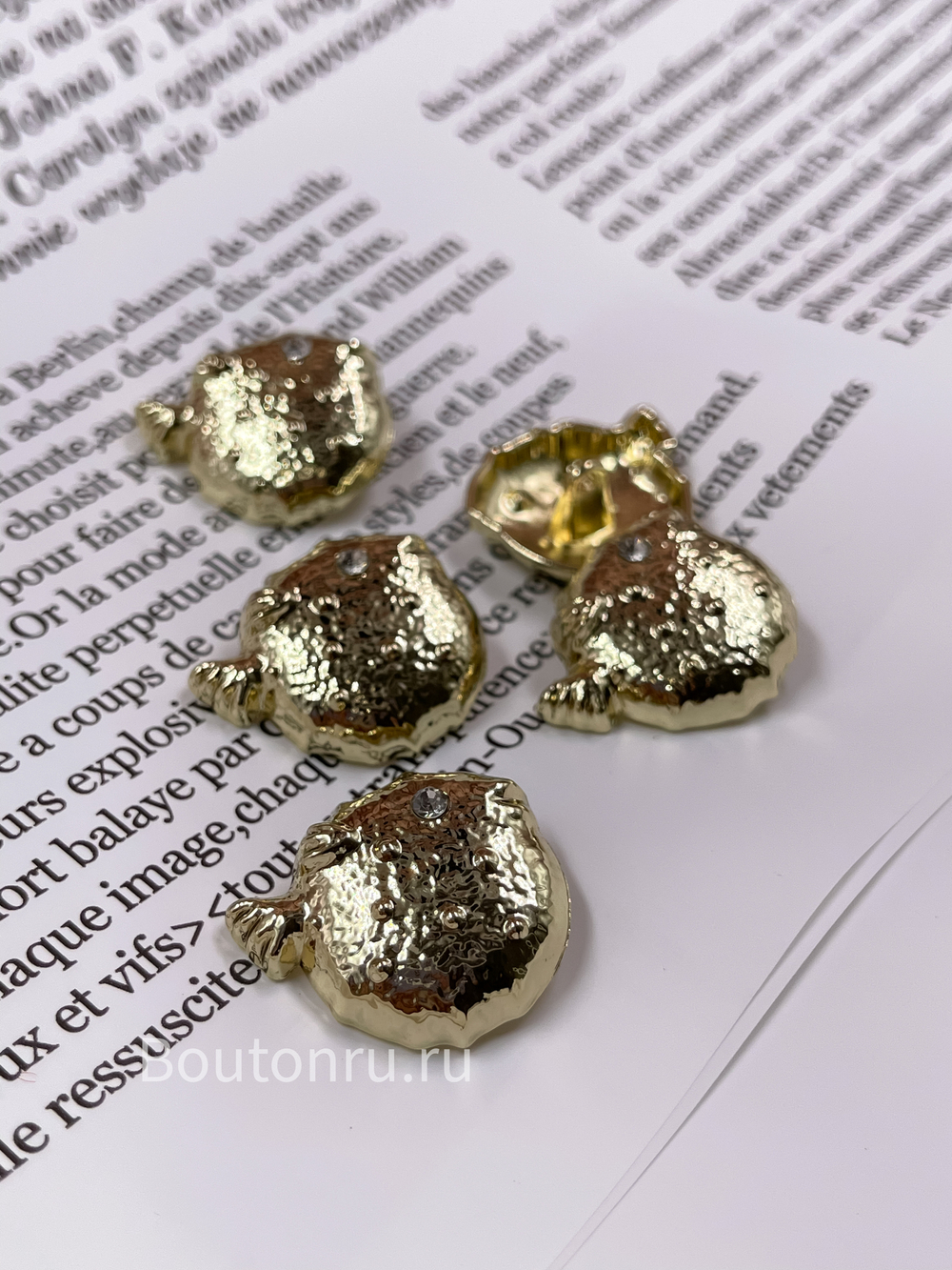 Пуговицы золотистые Скиапар. "Рыба-фугу"