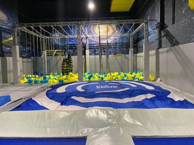 Надувная подушка зоны приземления батутных центров - на съёмных грибках - УСИЛЕННАЯ - НИЗКАЯ