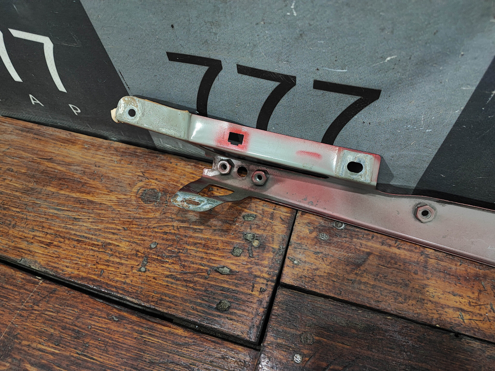 Кронштейн крыла переднего правого LADA Granta 18-нв Б/У Оригинал 8450104278