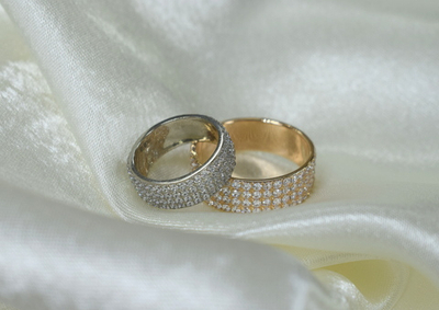 Обручальная пара в двухцветном золоте