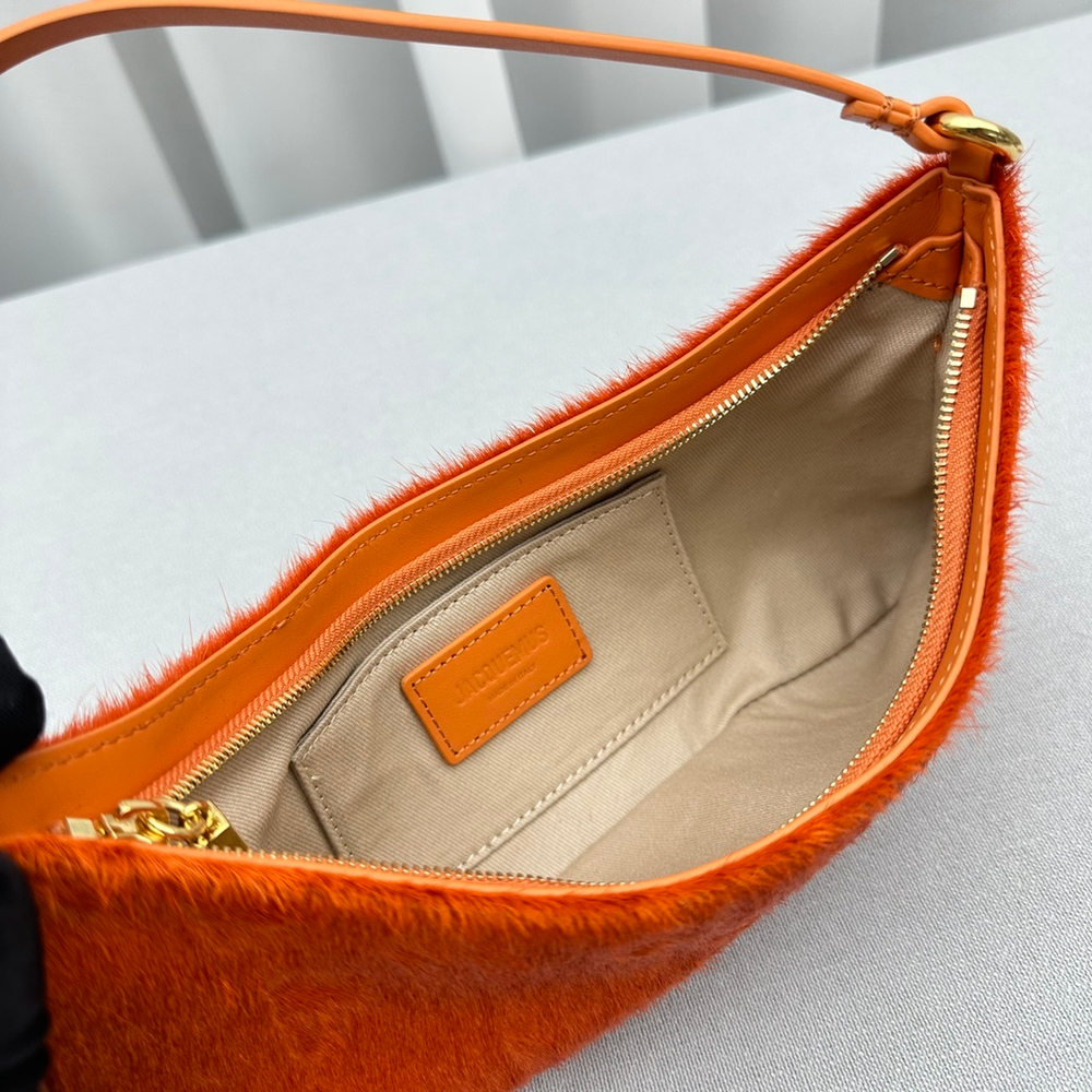 Jacquemus Le Bisou 27 cm