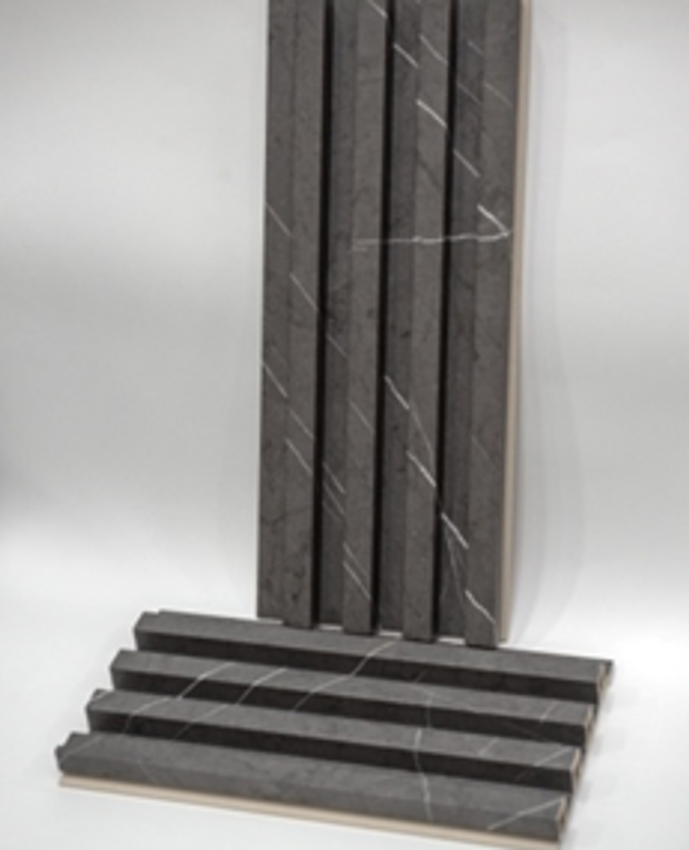 Вертикальные ламели четкий рельеф, черный