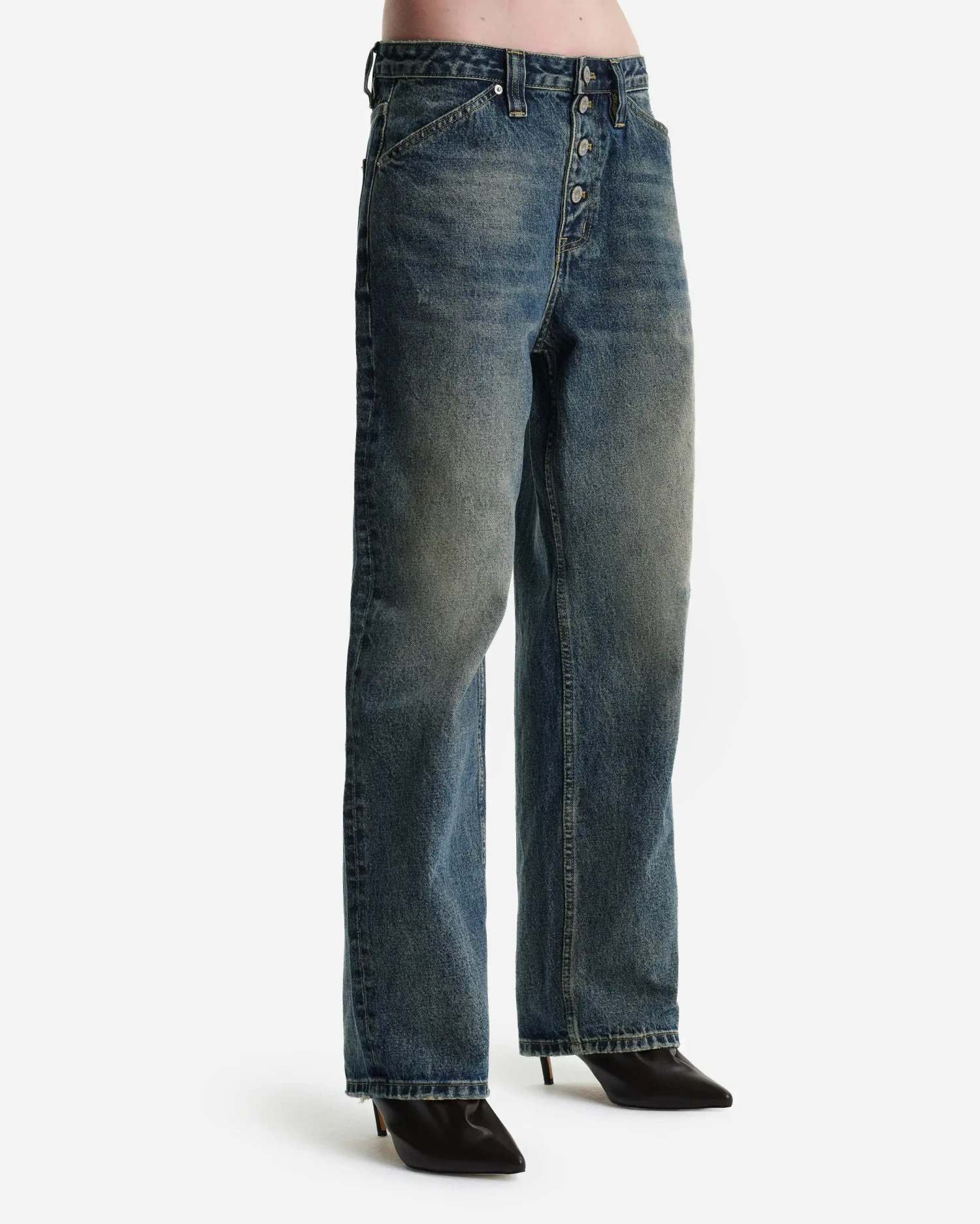 Джинсы-трубы с винтажным эффектом