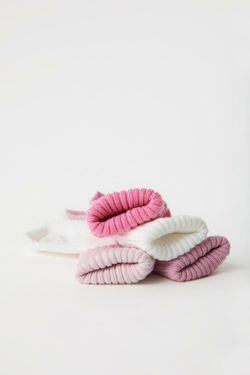 ZARA НАБОР ИЗ ЧЕТЫРЕХ ПАР НОСКОВ РАЗНЫХ ЦВЕТОВ, РОЗОВЫЙ