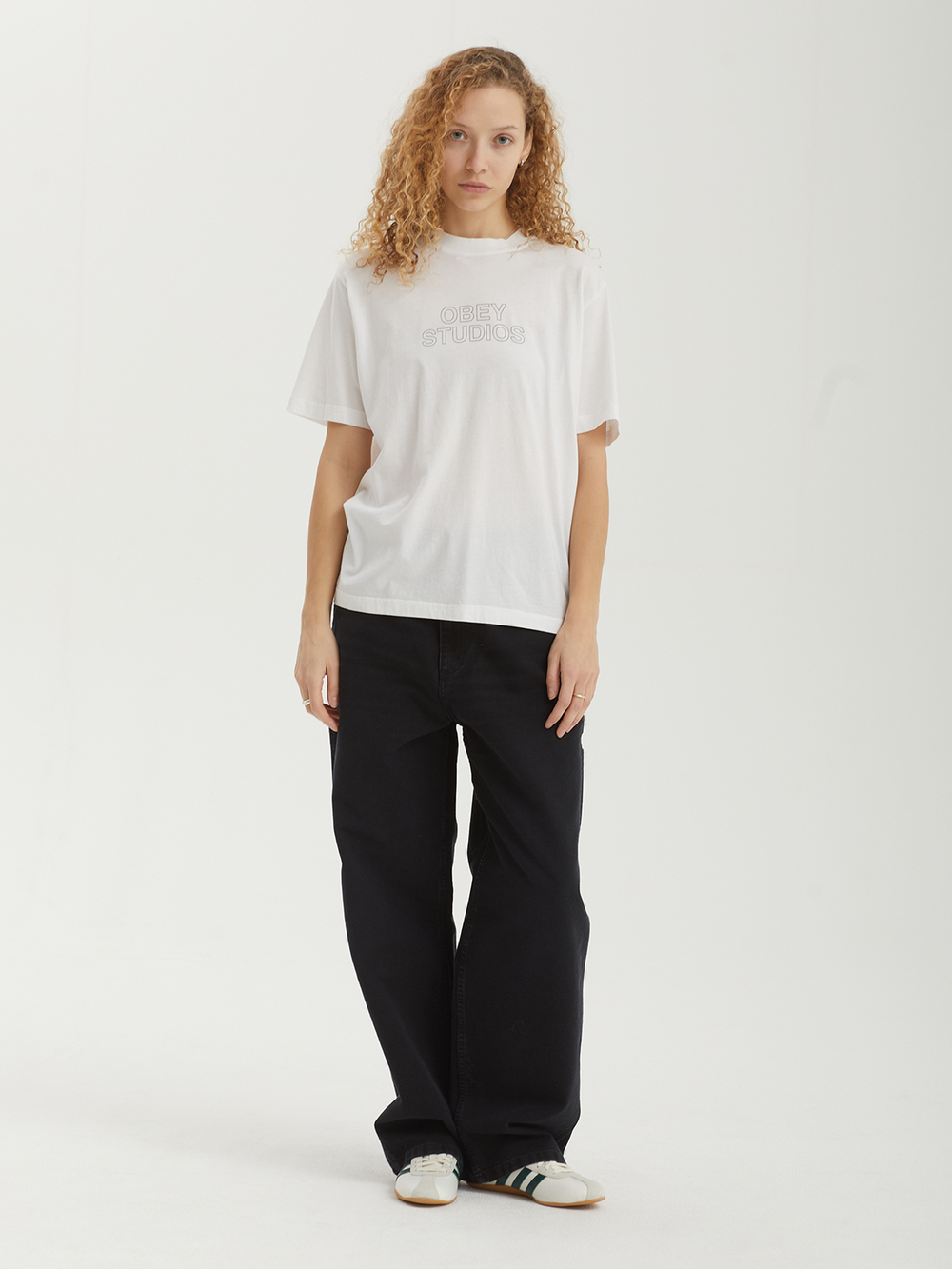 Женская Футболка Obey Studios Outline