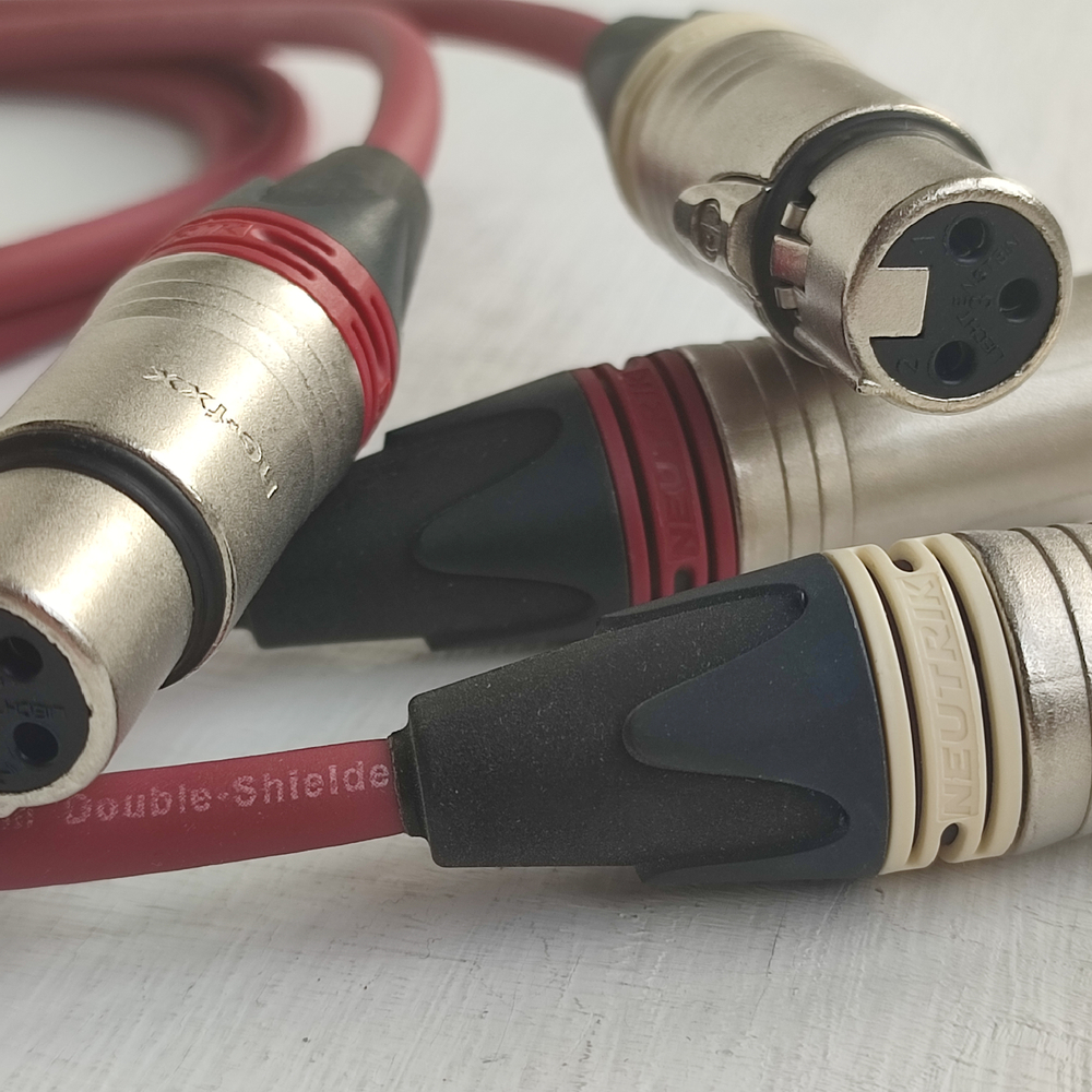 DAXX R69-Neutrik балансный 2XLR-2XLR кабель (папа-мама) из посеребренной бескислородной меди. D=6mm (пара)