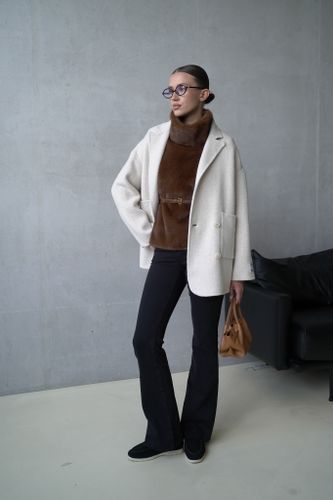 Двубортный пиджак из шерсти молочного цвета